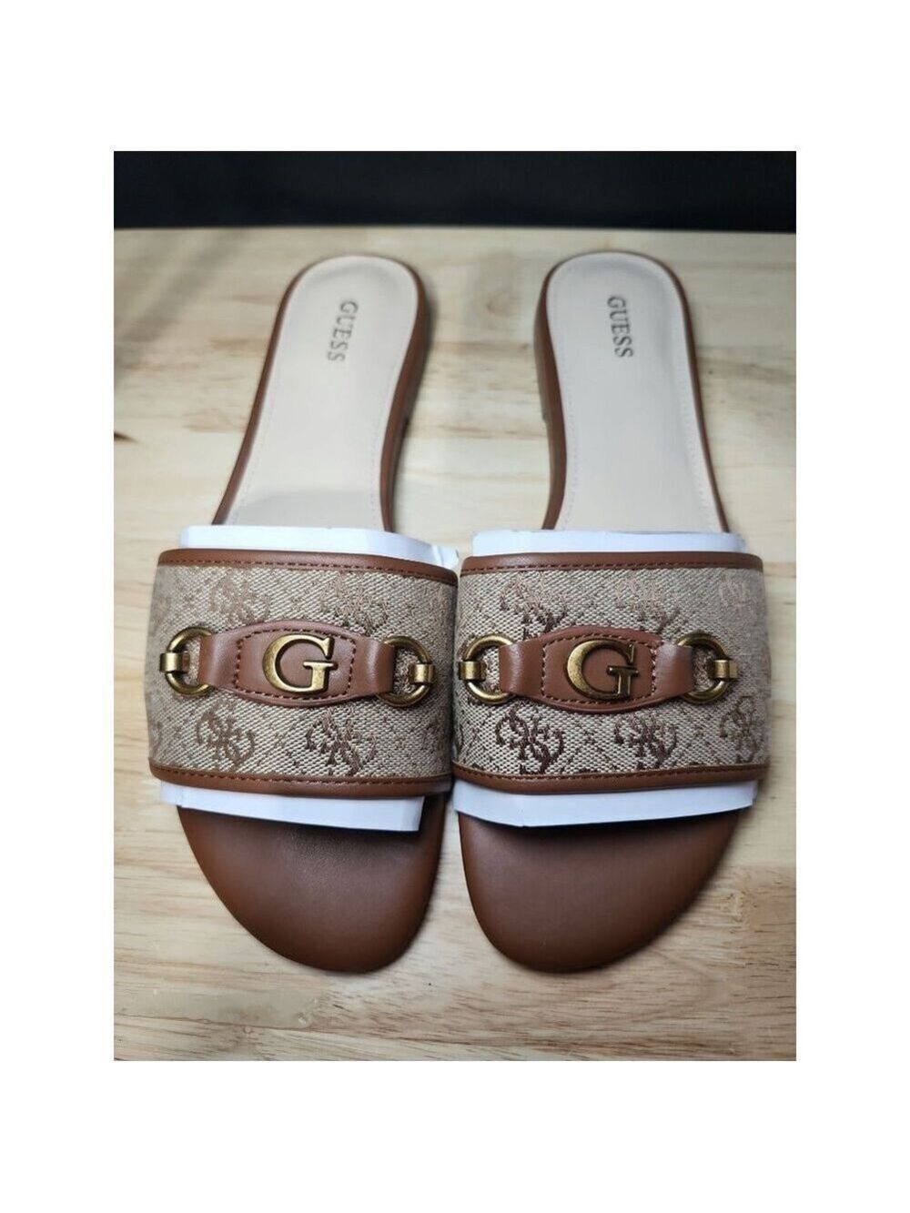 GUESS size 9.5 Medium